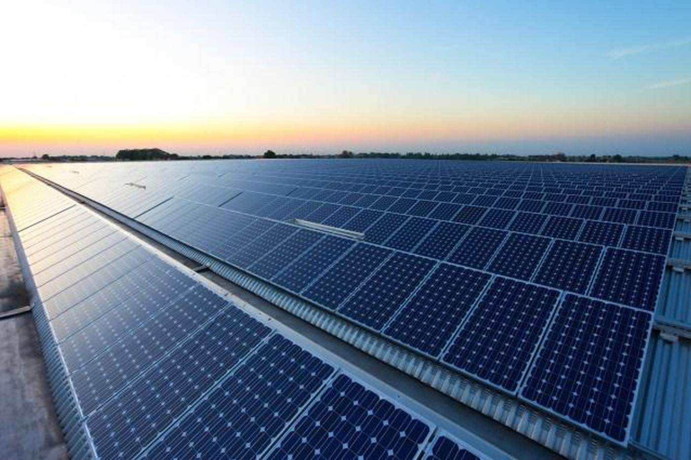 Live Science: Capacitatea solară a Chinei a depăşit centralele pe cărbune